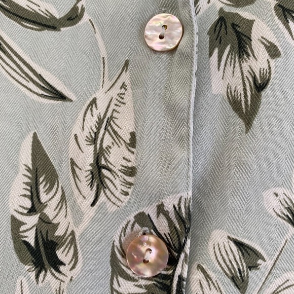 Pineapple Moon Collared Button Down Short Sleeve Top 100% Silk Pastel Size XS - Picture 4 of 5